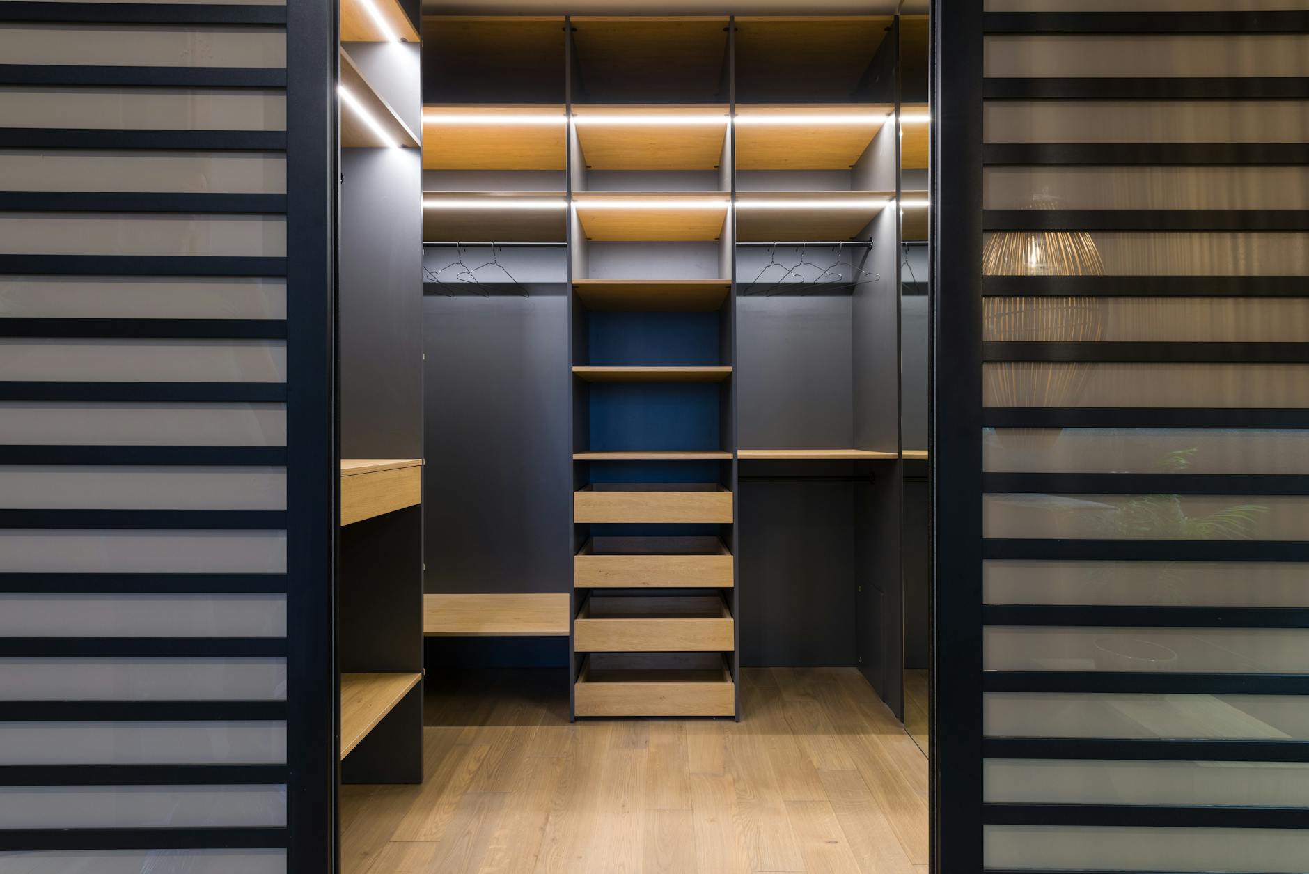 Dressing sur mesure Leroy Merlin : guide pratique et 5 critères essentiels pour bien choisir